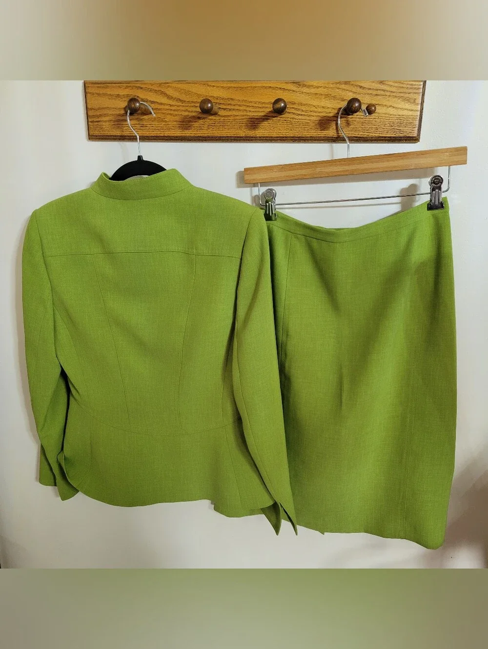 Kasper Lime Green Women's Two-Piece Skirt Suit, Size 6